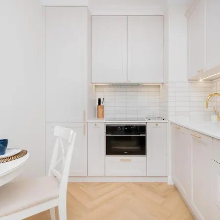 Zajezdnia Wrzeszcz With Balcony By Renters דירה *