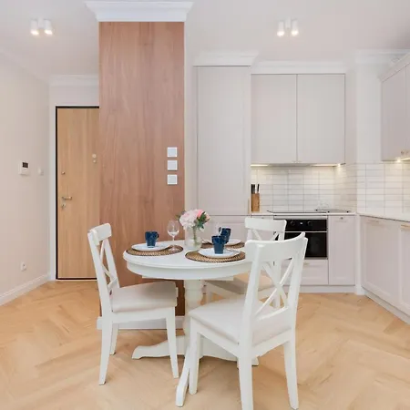 Zajezdnia Wrzeszcz With Balcony By Renters Apartment Gdansk