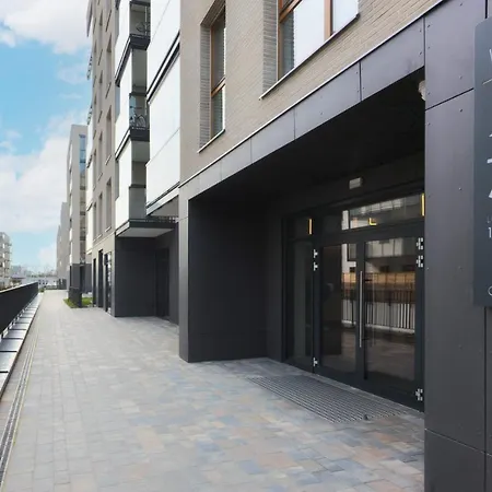 Zajezdnia Wrzeszcz With Balcony By Renters דירה *